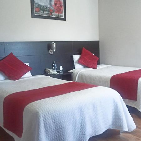 Hotel Versailles Амбато Екстериор снимка