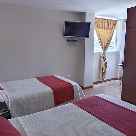 Hotel Versailles Амбато Екстериор снимка
