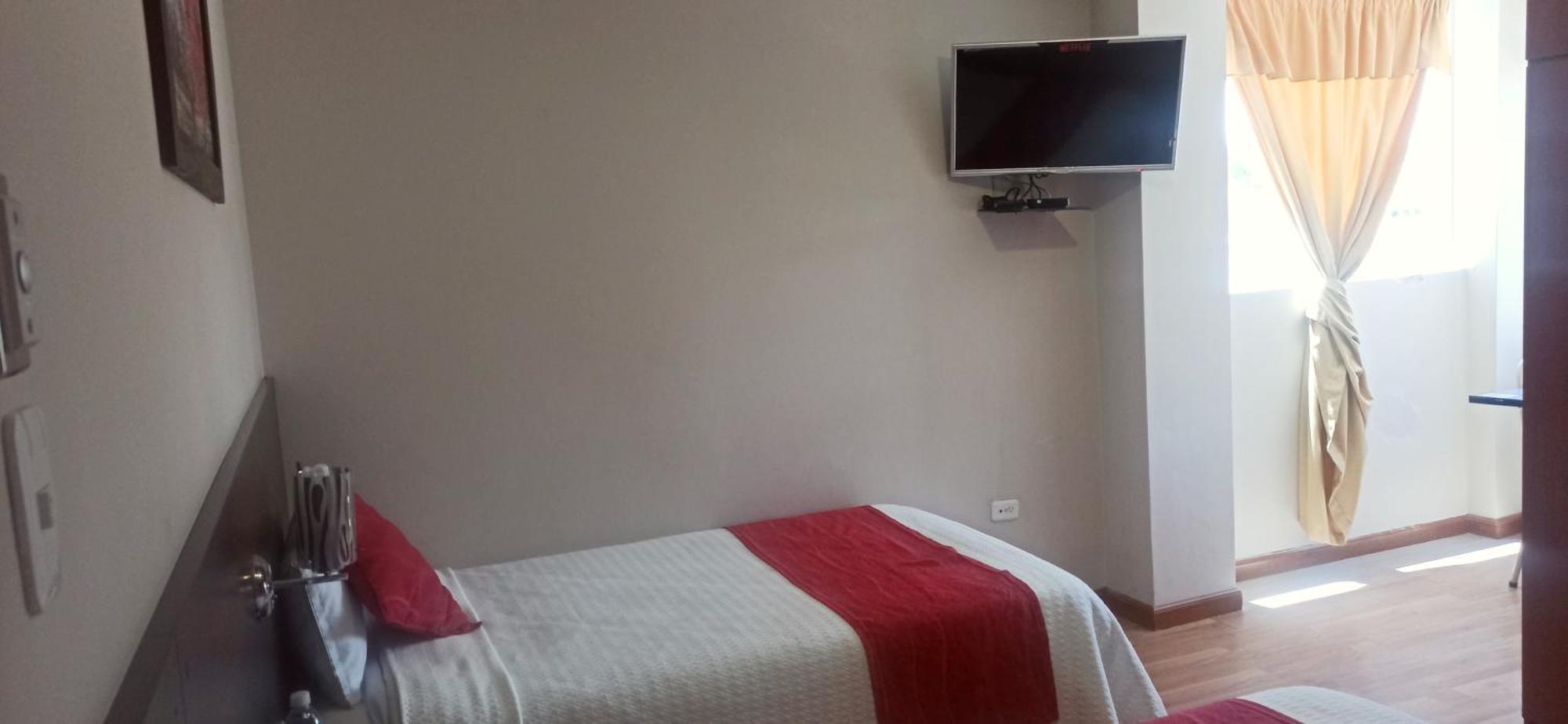 Hotel Versailles Амбато Екстериор снимка