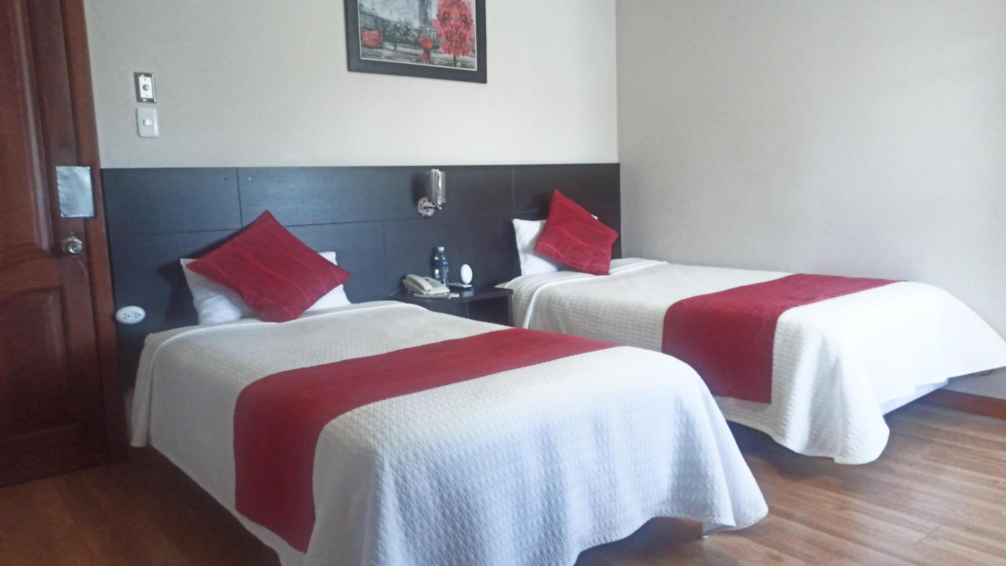 Hotel Versailles Амбато Екстериор снимка