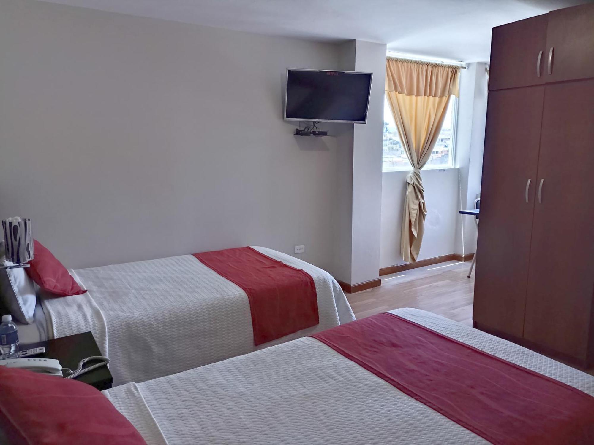 Hotel Versailles Амбато Екстериор снимка