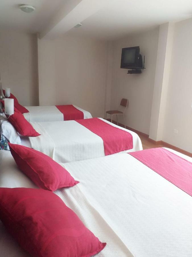 Hotel Versailles Амбато Екстериор снимка