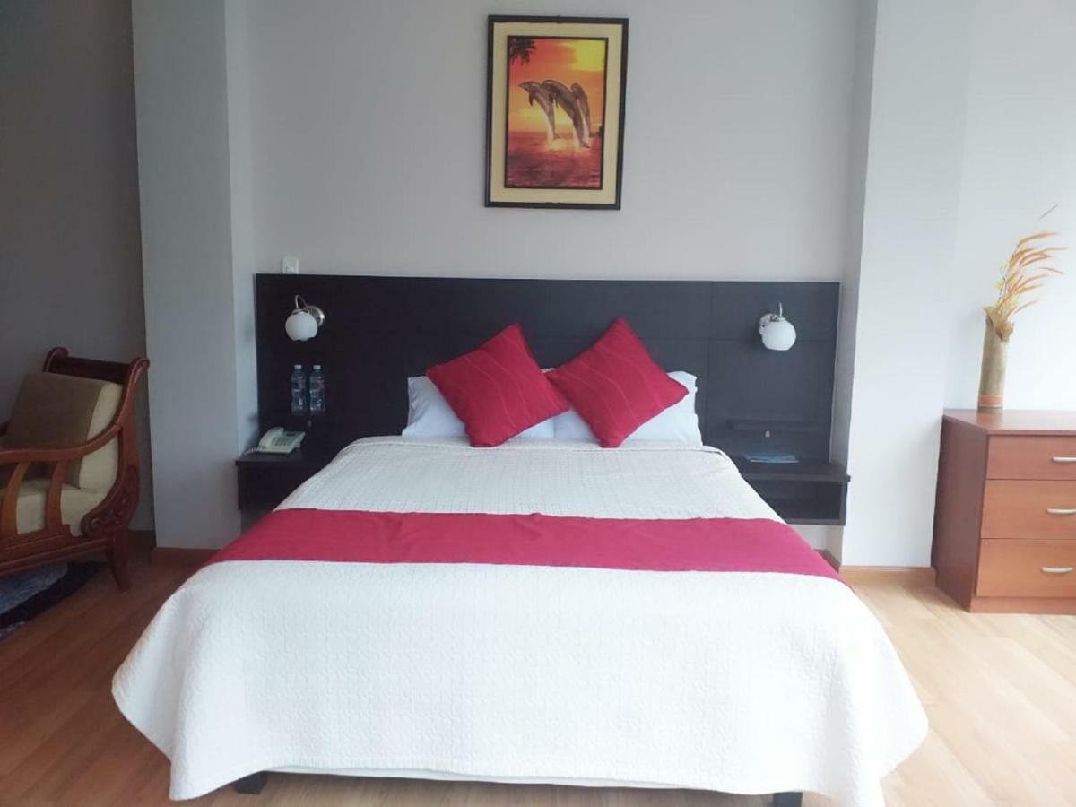 Hotel Versailles Амбато Екстериор снимка